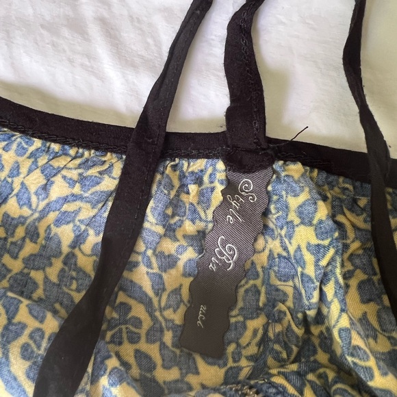 Summer top classic A-line cut with front zipper in Junior’s large size; like new - Picture 5 of 5